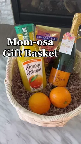 Mom-osa Gift Basket!🥂🍊 An easy, cute, and useful gift for the moms in your life!💖 All you need is: cute basket, champagne, orange juice, and a couple oranges! (+ I added chocolates)  #mothersday #mothersdaygift #mothersdaygiftideas #giftbasket 