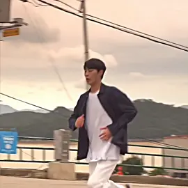 he's so in love, you can't tell me otherwise. #dodosolsollalasol #leejaewook #goara #kdrama #foryoupage 