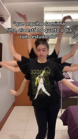 é brincadeira mãe eu estudo sim