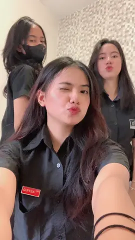 hotelier can relate, rambut jdi ngembang krn di cepol mulu😆 #hotelier #fbs #bdg #perhotelan #masukberanda #fypage #fbsdepartment #waitresslife #tiktokhotelier 