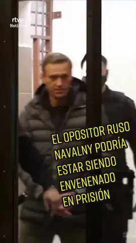 El equipo del #líder #opositor #ruso, #AlexéiNavalny, que cumple ocho años de #cárcel, ha expresado el temor de que el #político esté siendo #envenenado, ya que ha perdido ocho kilos de #peso.