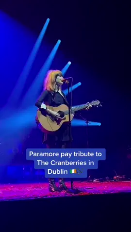 Actual chills listening to this 🇮🇪 Paramore played ‘Dreams’ by The Cranberries last night in Dublin as a tribute to the late Dolores O’Riordan 💛🎶 📸 @orlamarie_j  #paramore #hayleywilliams #thecranberries #paramoreconcert #irishmusic #todayfm 