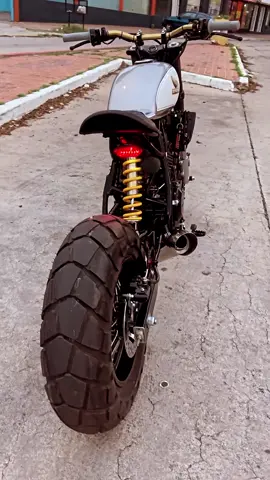 Primera vuelta a la manzana …   “Agressor 2“  Proyecto 109# HONDA XR250 Tornado @mlongosiage #firstride #honda  #tornado  #xr250  #scrambler  #tracker  #brat  #caferacer #bobber  #chopper  #motorcycle  #luckycustom