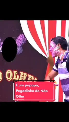 É um papapa, Pegadinha do Não Olhe #rireomelhorremedio #humor #risos  #risostiktok  #rindomuito #😂😂😂  #rirebomdemais #trolagem #comedia #pegadinhadosilviosantos #viral #pegadinha #rindoate2050 