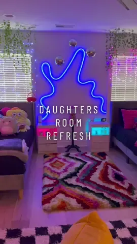 My love language is acts of service. So showing the girls room a little love bc there is nothing like coming home to a clean space  ☮️ 🍒 🪩 💖 #asmr #daughtersroom #teenroom#organizedhome #momlife #roomdecor #y2k #CleanTok 