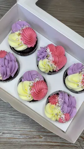Spring colors💜💛 piping tips: wilton 1M & 6B 💕✨ #cake #cupcakes #cakereel #cakereels #food #Foodie #viral #cakemaking #cupcakedecorating #cupcaketiktok #baketok #caketok #cakemaker #homemade #reelsviral #satisfying #satisfyingvideo #pipingvideo #foodoftheday #fyp #cakelover #howto #tutorial #LearnOnTikTok 