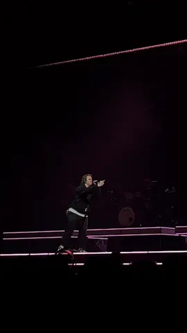 Lewis Calaldi tricked the crowd in Toronto by pretending Ed Sheeran was coming out as a surprise guest! #lewiscapaldi #toronto #concert #edsheeran 