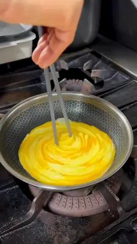 We’re OBSESSED with this method of cooking our eggs 🤯🍳🔥 Have you tried it? 🤷🏽‍♂️ #fyp #foryou #eggs #foodporn #food 