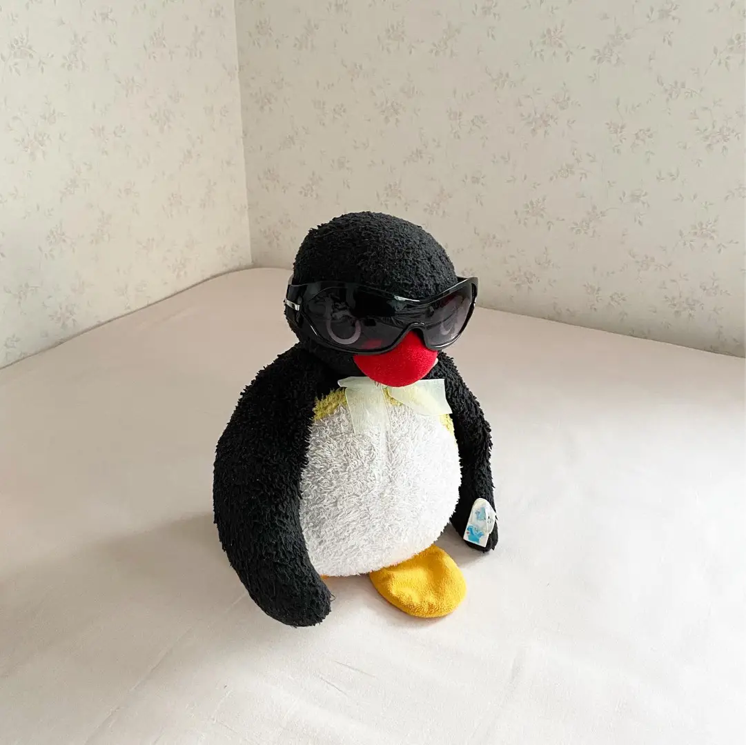 🐧😎💨 ・ #ピングー #pingu #ぬい撮り #ペンギン #penguin #🐧 #サングラス #sunglasses #😎 #stuffedanimals #plushies #nootnoot #japan 