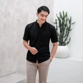 Kemeja lengan pendek polos slimfit Warna HITAM di bawah Rp75.978 Cepat - Berakhir besok!#OutfitCowok #OOTDCowokSimpel #bajucowokkeren #OOTDCowokKeren #OutfitCowokKeren #OutfitPriaSimple #rekomendasioutfit #IdeOOTDCowok #IdeOutfitPria #outfitpriakeren #IdeOOTDCowokKeren #ootdfashion #InspirasiOOTDCowok #IdeOOTDStylePria #IdeOOTDPria 