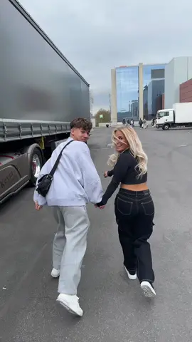 Wartet bis zum Ende😂!!! #viral #fürdich #foryou #foryoupage #fy #fyp #couplecomedy #comdey 