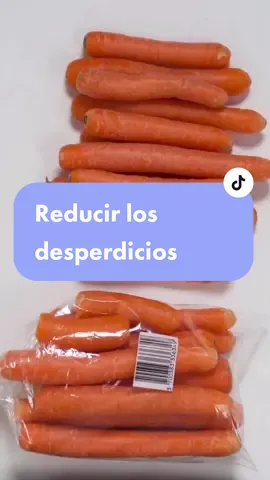 Es por eso que las zanahorias necesitan una bolsa o empaque 👆🏼 las zanahorias  se quedaron  7 días respectivamente con y sin empaque.  . Muchos odian los envases de plástico, pero el envase correcto aumenta la vida útil de las verduras, por lo que puede reducir el desperdicio de alimentos ♻️ #SabiasQue #nutricion #alimentos #zanahoria 