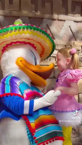 A little Spring visit with Donald and Daisy dressed as the other ❤️💙💕 #disneyparks #donaldanddaisy #donaldduck #daisyduck #disneymeetandgreet #waltdisneyworld #epcot #freshepcot #epcotflowerandgardenfestival 