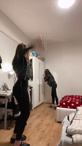 🤪❤️ #bestfriend #fyp #dance #funny #partytime #czechgirl #brunettegirl 