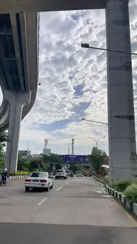 Membalas @Prime Sinc.  Pagi bersahaja Akibat hujan semalam , Vibes ilang debu” jalan 😍 , Awan nyo cantek nian  .  . . Btw Ado yang sudah balek kampung ke palembang ?  . . . #vibespalembang#morningpalembang  . #palembang#palembangaesthethic  