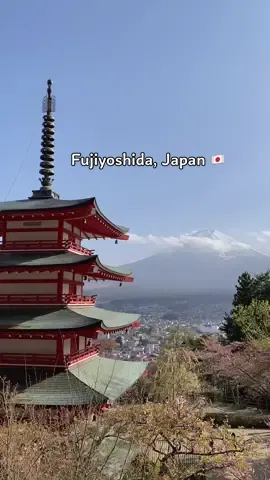 Fujiyoshida is the perfect place to enjoy the view of Mount fuji 🗻  Only 1h30 from Tokyo, you can take a bus from Shinjuku station and going to Fujiyoshida for a day trip. (Around 2000 ¥ one way)  I love this peacefull place Places : 📍Fujiyoshida  📍金鳥居 📍Arakura Fuji Sengen Shrine 📍Shimoyoshida Honcho Street(Fuji Scenic View) 📍NARUTO×BORUTO FUJI HIDDEN VILLAGE OF KONOHA #japan #fyp #foryourpage #foryou #pourtoi #tokyo #fujisan #mountfuji #naruto 