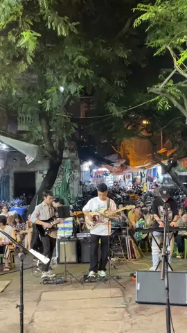 1 tuần band chơi 3 buổi thì tôi đã đi 2 rồi, hãy cho tôi động lực để đi nốt buổi còn lại xem nào. Bạn có thắc mắc, band nhạc thử âm thanh trước buổi live như nào không?🤫 #nhacnaychillphet #guitarist #crossroadband #xuhuong #tiktoktrieuview #jyp #phodibohoguom 