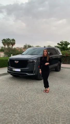 Do you like this conversation enhancement feature? 😊 #carsoftiktok #LauraB #escalade #cadillac #cadillacescalade #coolfeature 