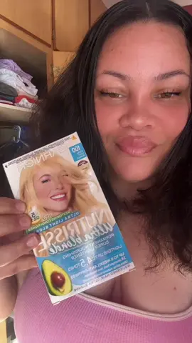Guys i was over the black and just wanted my hair a tiny bit lighter. I loved using Garnier Ultra blonde lightening kit…as it’s really very gentle on my hair and i doesn’t affect my curls at all! ♥️🥰#lighteninghair #garniernutrisse #ultrablonde 