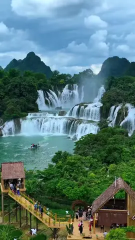 Một danh lam thắng cảnh nổi tiếng nối liền 2 đất nước Việt Nam và Trung Quốc , có ai chưa từng biết đến Thác Bản Giốc ko🥰🥰🥰,nơi đây có nước có cây,thiên nhiên đẹp hùng vĩ, đến đây các bạn sẽ được giao tiếp,gặp gỡ và thăm quan nước bạn #thacbangioccaobang  #biengioivietrung 