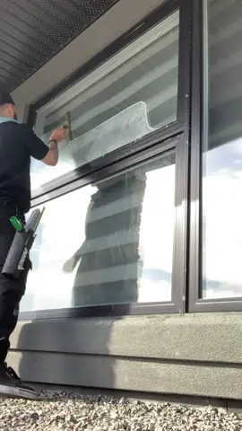 A clear view is just a window away! 💦🪟#windowcleaninglife #windowcleaning #fyp #fy 