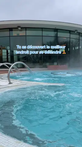 Tu aimerais venir avec qui ? 🧖‍♀️ #dancinginthemoonlight #bienetre #eau #detente #bains #massage #balneo #balneotherapie #pausebienetre #caliceo