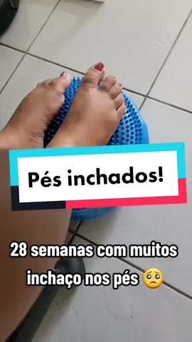 Vocês também sofrem com pés inchados!? 🥺 #gravidezcomhumor #gravidez #gravidasnotiktok #pesinchadosnagravidez #maedemenino 