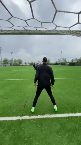 Ig: GKICKERZ_ 👊🏻#football #viral #foryou #tiktokcalcio #gk #goalkeeper #perte #gkickerz #fypシ 
