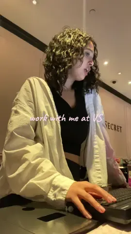 want to post some noneating videos too so this was my work day at VS yesterday 🫶🏽🎀 #fyp #fypage #foryou #foryoupage #sanaaeats #dayinthelife #workwithme #victoriassecret #vs #Vlog #work #working 