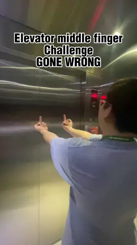 #CapCut #liftmiddlefinger #middlefinger #prank #foryou #foryoupage #elevatorprank #elevatorchallenge #challenge #liftchallenge 