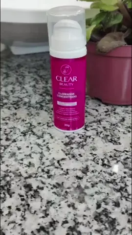 Se tem um produto que não pode faltar na sua rotina de cuidados com a pele é o Clear Beauty.  Pode ser um clareador concentrado, ele uniformiza o tom da pele, especialmente na região das olheiras. 👀 #clearbeauty #serum #clareadordemanchas #clareador #skincare #fy 