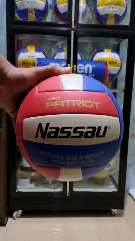 Terlaris di toko abilawasportsolo.  Kita Review lagi bestie produk abilawasportsolo ada bola voli nassau new patriot jahit mesin rapi empuk dan gk panas di tangan.  free dop dan jaring bola.  Untuk order langsung klik keranjang kuning ya bestie #termurahditiktok #galerivoliciamis #hits #bolamurah #terlaris #bola #promo #livoli #binsamator #solo #voliasik #abilawasportsolo 