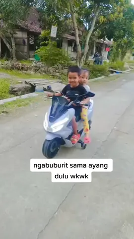 Yuh siapa nih yang belum punya motor aki mini? klik keranjang kuning cuma 400ribuan saja  #pcxmini  #motorakianak  #ngabuburit  #tiktokviral 