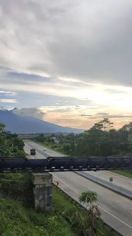 akan ku lakukan apa yang kau mau, akan ku berikan seluruh hidupku.