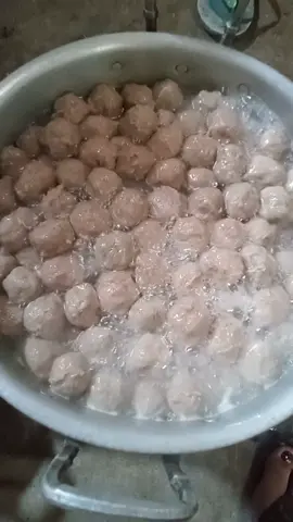 proses bikin pentol daging sapi..di jamin mant👍