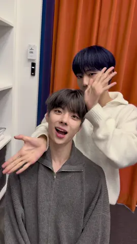 누가 꽃이게~~🌸🌷🌹 #NINEi #나인아이 #JISOO_FLOWER #BLACKPINK #블랙핑크 #FLOWERchallenge #MINJUN #민준 #TAEHUN #태훈 #JIHO #지호