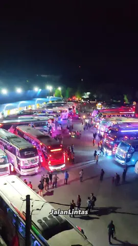 Terminal Bus Batoh Banda Aceh mulai di padati pemudik🥰😍Bus premium 😎 #videobusindonesia #acehbusmania #busaceh #busindonesia #berandatiktok #fybシ #viralaceh #acehviral 
