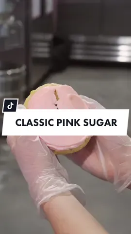 There's nothing quite like the classics! Raise your hand if you're a Pink Sugar lover 🖤 #CrumblCookies