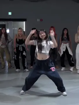 Best dance with strong tone 🤩#dancer #dance #DaTiOfficial #DaTi #datiofficialmuzika #tiktokdancedance #foryoupage #explor #foryou #fyp #tiktoklogs 