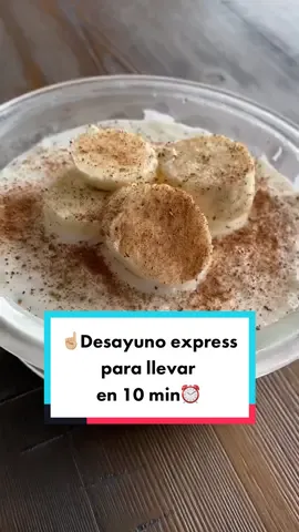 ¿Estás con prisa en las mañanas? Aquí te dejo esta opción rápida y fácil de desayuno en 10 min, para llevar. Es avena con yogurt griego, plátano y canela. Etiqueta a un amigo/a que ya no sabe que desayunar 🙌🏼 Necesitas: - 1/3 taza de hojuelas de avena  - 1 plátano  - 1/2 cucharadita de canela en polvo -1 cucharadita de miel 100% maple  - 100 ml de agua  - 150-200 g de yogurt griego natural  . Si te gustó, dale like y sígueme para más recetas saludables 🙌🏼 #recetastiktok #recetastiktoktiktokencasa #recetastiktokeras #comidasaludable #vidasaludable #nutricion #nutriologo #nutricionista #dietista #recetas #recetassaludables #recetasfaciles #dieta #bajardepeso #mexico #mty #salud #bienestar #saludable #comidascaseras #recetascaseras #desayunosfaciles #desayunocompleto #desayunosaludable