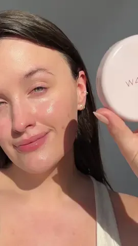 @wander_beauty’s Wanderlust Powder Foundation is back in stock and it has a new look! The formula is the same - lightweight, buildable coverage that blends seamlessly to smooth, blur, and even skin’s complexion. I love how it lasts all day and looks so natural! ✨ It’s formulated with Hyaluronic Acid to plump, Allantoin to strengthen the skin barrier, and Vitamin E to prevent free radical damage. ✨ #mattemakeup #naturalmakeup #nomakeupmakeup