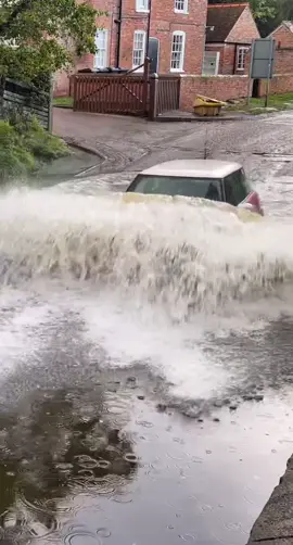 Whoops…😂🤦🏻‍♂️ #Fyp #Ruffordford #Notts #Mini #Minicooper #german #flooded #fordcrossing #rivercrossing #wow #splash #smoke #cars #car #crazy #fy #unbelievable (Youtube: BENGREGERS)