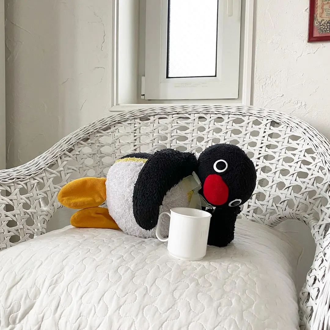 🐧😧☕️ ・ #ピングー #pingu #ぬい撮り #ペンギン #penguin #🐧 #コーヒー #coffee #☕️ #stuffedanimals #plushies #nootnoot #japan 