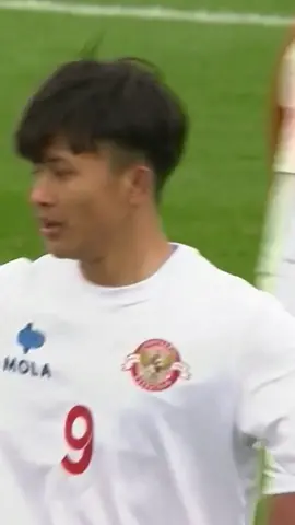 Raihan memastikan kemenangan bersejarah melawan Arsenal U17! 💪🏆 Garuda Select berhasil menumbangkan salah satu akademi terbaik di Eropa dalam kemenangan yang mengesankan. Sungguh cara hebat untuk mengakhiri musim! -- Raihan seals the historic win against category 1 Arsenal U17! 💪🏆  Garuda Select takes down one of Europe's best Premier League academies in a momentous victory. What a way to end the season! Arsenal 0-3 Garuda Select 🔥 SEASON FINALE Watch the highlights on Mola #GarudaSelect #FutureChampions #IndonesianPride #GarudaNusantara #PSSI #Indonesia 