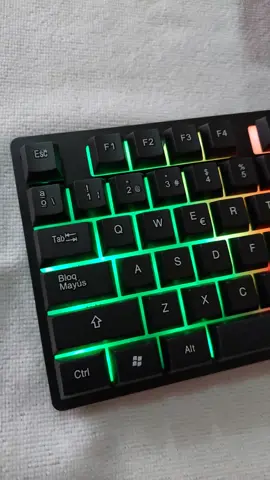 Este hermoso combo gamer 4 en 1 Aitech es el más elegido por nuestros clientes, cuenta con un excelente teclado con luces RGB, Mouse con luces RGB, Mousepad Aitech y Auriculares EXTRABASS con luz RGB 🤯🛸 🔰 Podes conseguirlo en nuestra tienda online: levelup.mercadoshops.com.ar o en instagram podes encontrarnos como levelupgamerrs  Hacemos envios a todo el pais 🛸 #argentina #videojuegos #videogames #juegos #playstation #pc #combogamer #pcgaming #ps4 #joystick #mouse #teclado #tecladogamer #gamer 