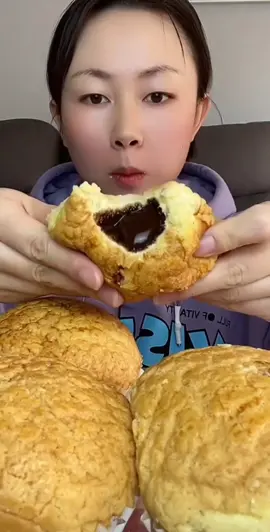 eat delicious melting chocolate bread, yum 🤤🤤😋😋#fyp #pourtoi #sweet #dessert #chocolate 