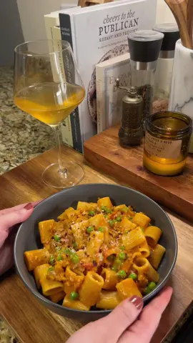 Pink sauce with spring peas and spicy sausage 😋  #pinksauce #springpeas #rigatoni #spicysausagepasta #springrecipe #onepandinner #onepanmeal #yum #fyp 