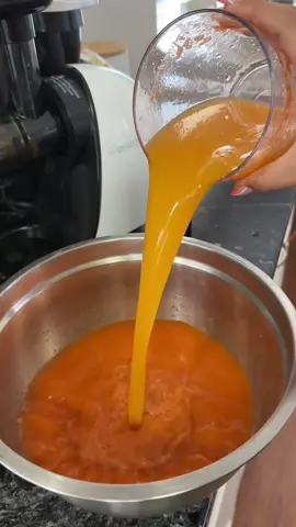 Juicing asmr i guess 🙂 #fyp #coldpressjuice #juicing 