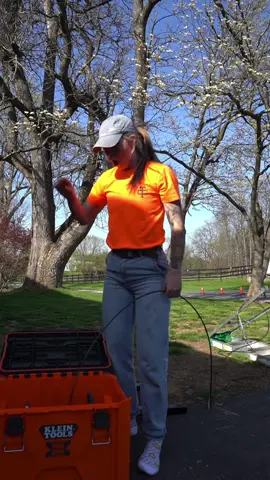 Struggling to roll out 6awg cu without my van but watch this hack, watch till the end for a second hack @kleintools #bluecollar #electrician #construction #femaleelectrician #electriciansoftiktok #trades #modbox #kleintools 