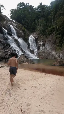 If you going to Terengganu and pass through Jertih, you definitely don’t want to miss this waterfall! This is Lata Tembakah waterfalls ✨ #fyp #waterfalls 